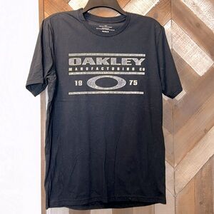 Oakley T Shirt, Like New, Size S